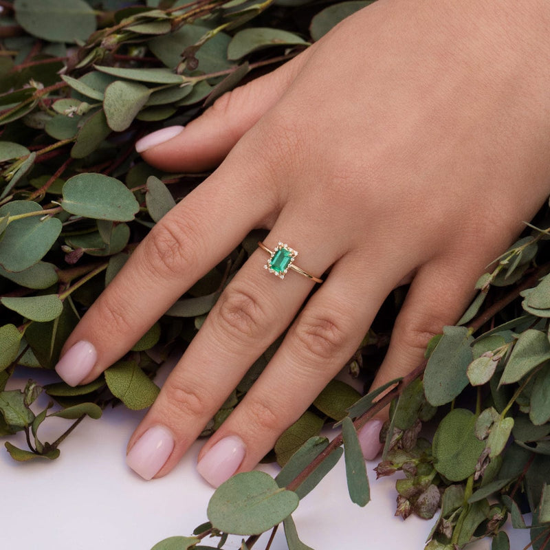 Starry Frame Emerald Ring