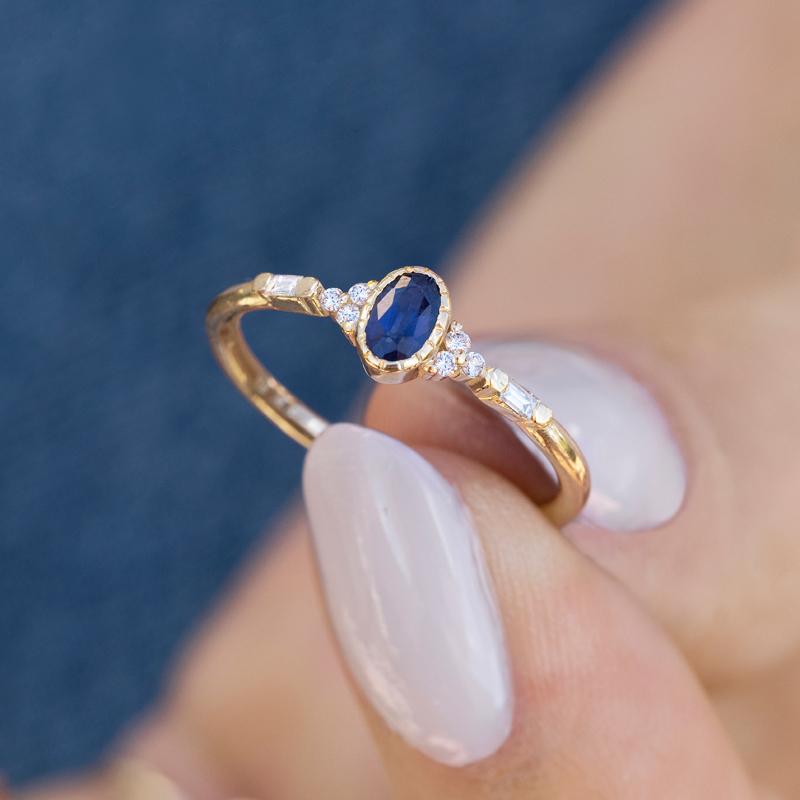 Blue Sapphire Oval Poeme Ring