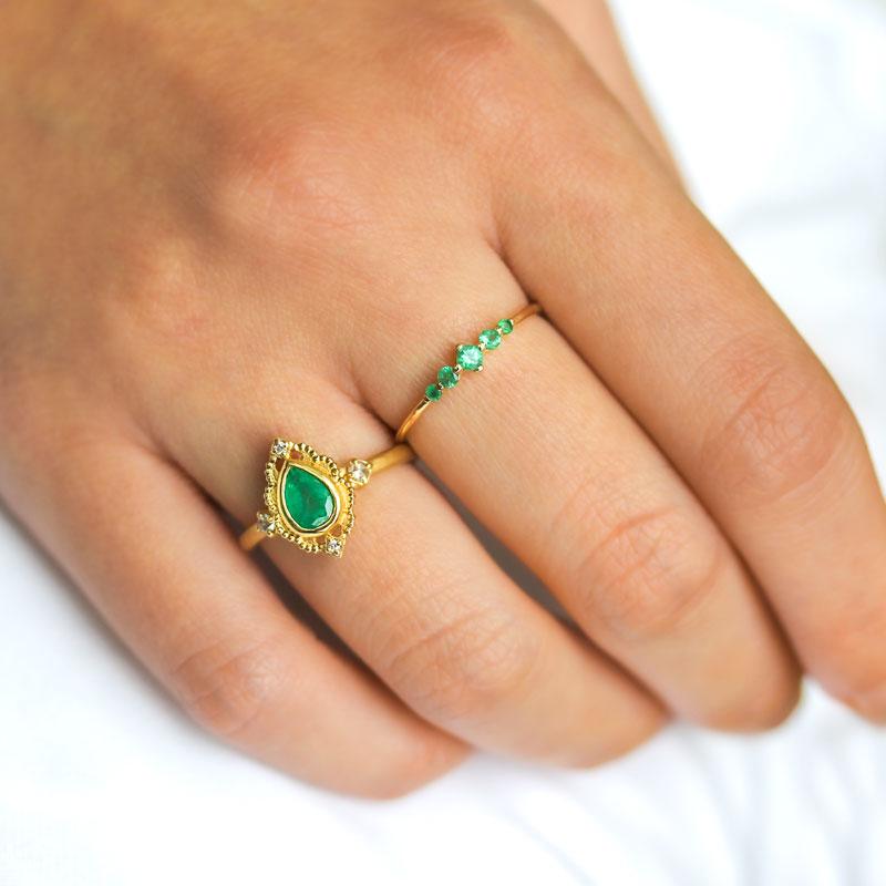 18k Emerald Venise Frame Ring