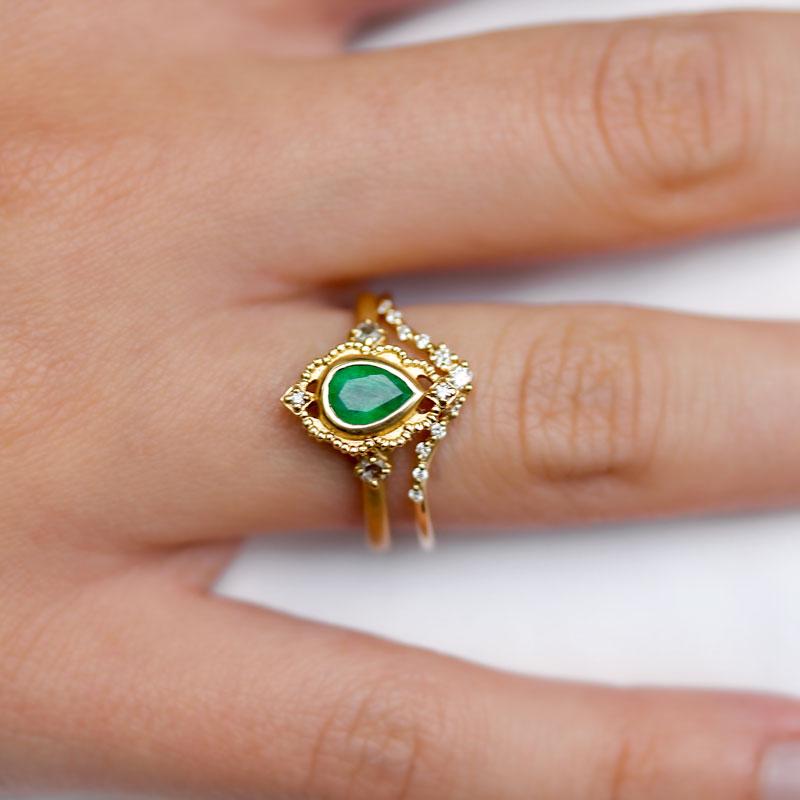 18k Emerald Venise Frame Ring