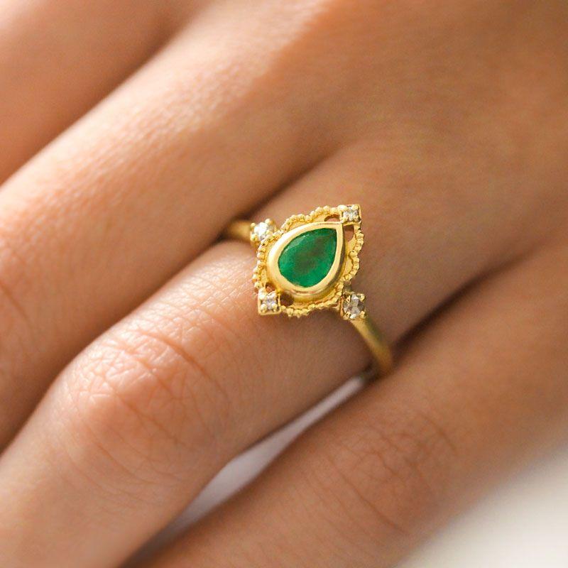 18k Emerald Venise Frame Ring